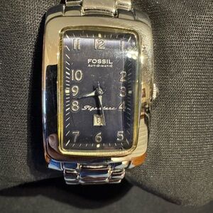 Rare Vintage Fossil Signature Automatic SI-1001 Tank Style  Display Back Watch